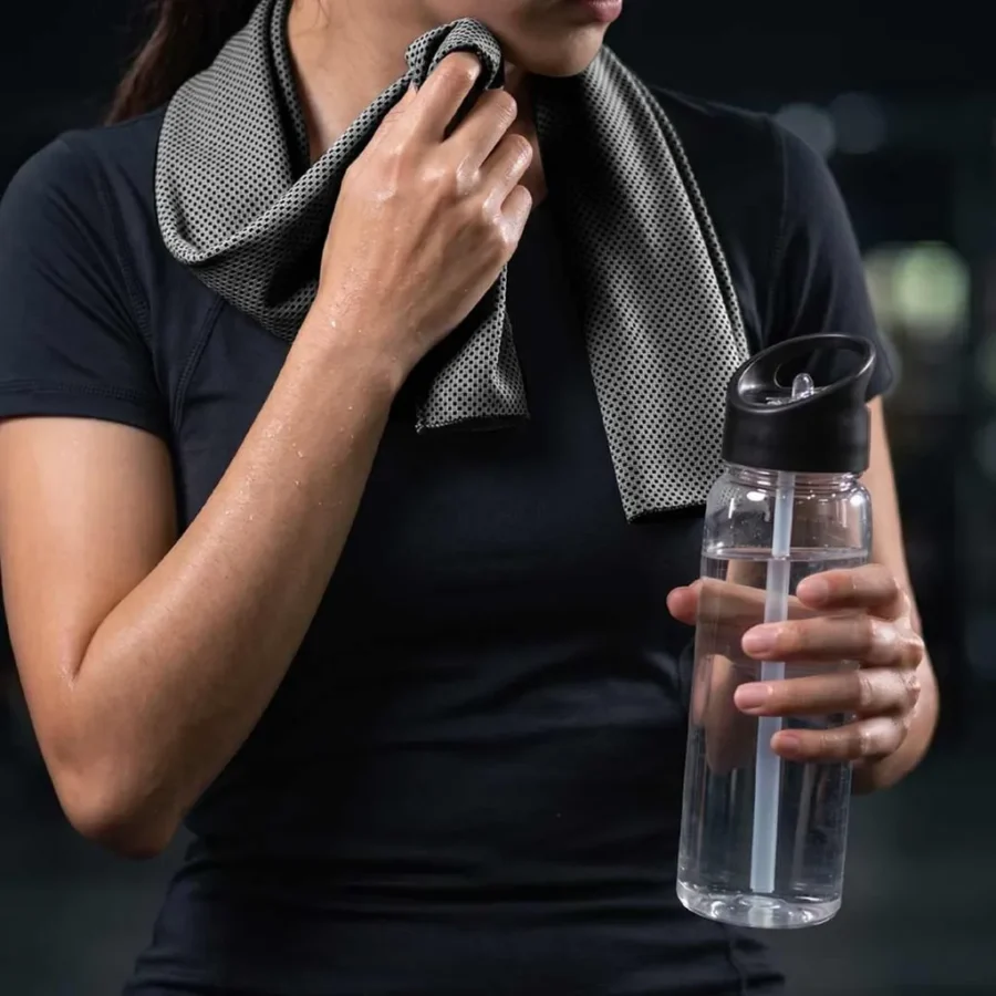 Giftology - DEVON Cooling Towel in Plastic bottle 800 ml - Black