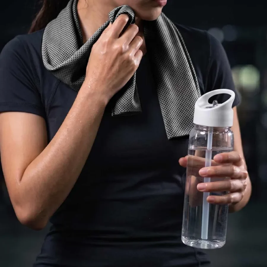 Giftology - DEVON Plastic bottle with Cooling Towel 800 ml - White